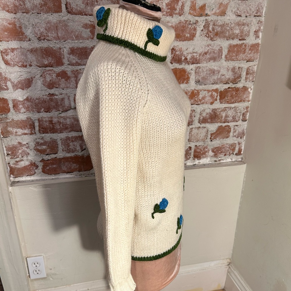 Vintage Catalina cream turtleneck crochet sweater floral embellishment - Picture 3 of 12